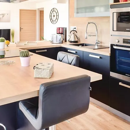 Semesterbostad Gorgeous In With Wifi Créances